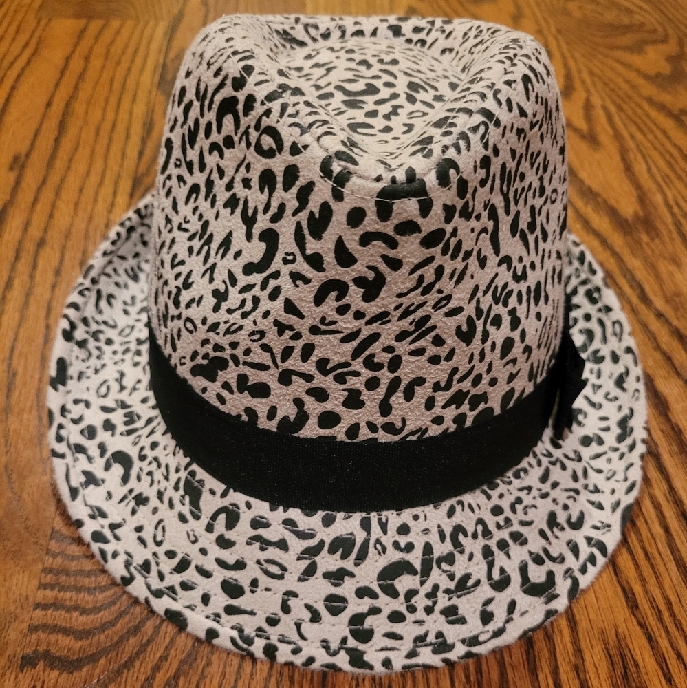 Women's cheetah print hat